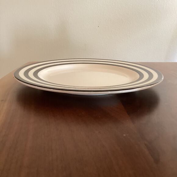 A Step Beyond Dinner Plate - Picture 4 of 5